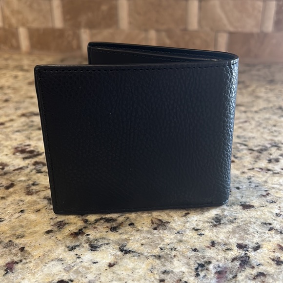 Brand new Michael Kors men’s wallet with tag. - Picture 5 of 7